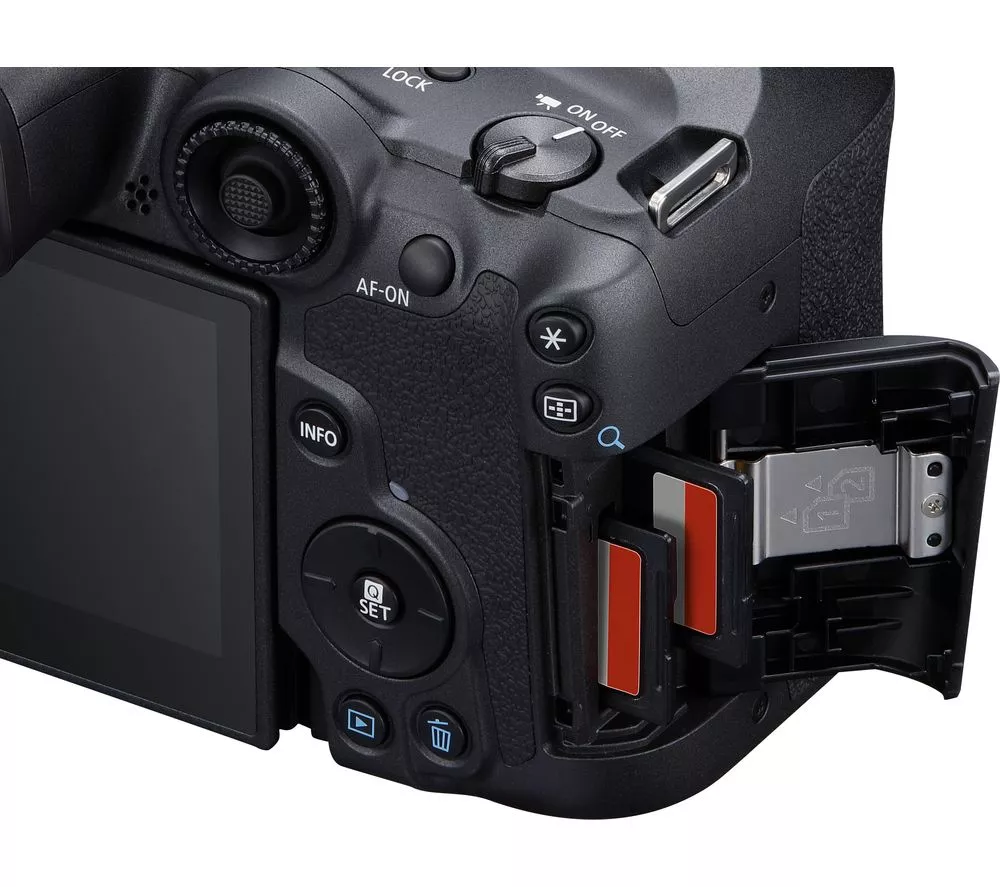 CANON EOS R7 Mirrorless Camera with RF-S 18-150 mm f 3.5-6.3 IS STM Lens