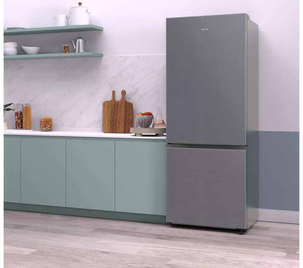 SAMSUNG Series 8 SpaceMax RB53DG703CS9EU 70 30 Smart Fridge Freezer - Silver