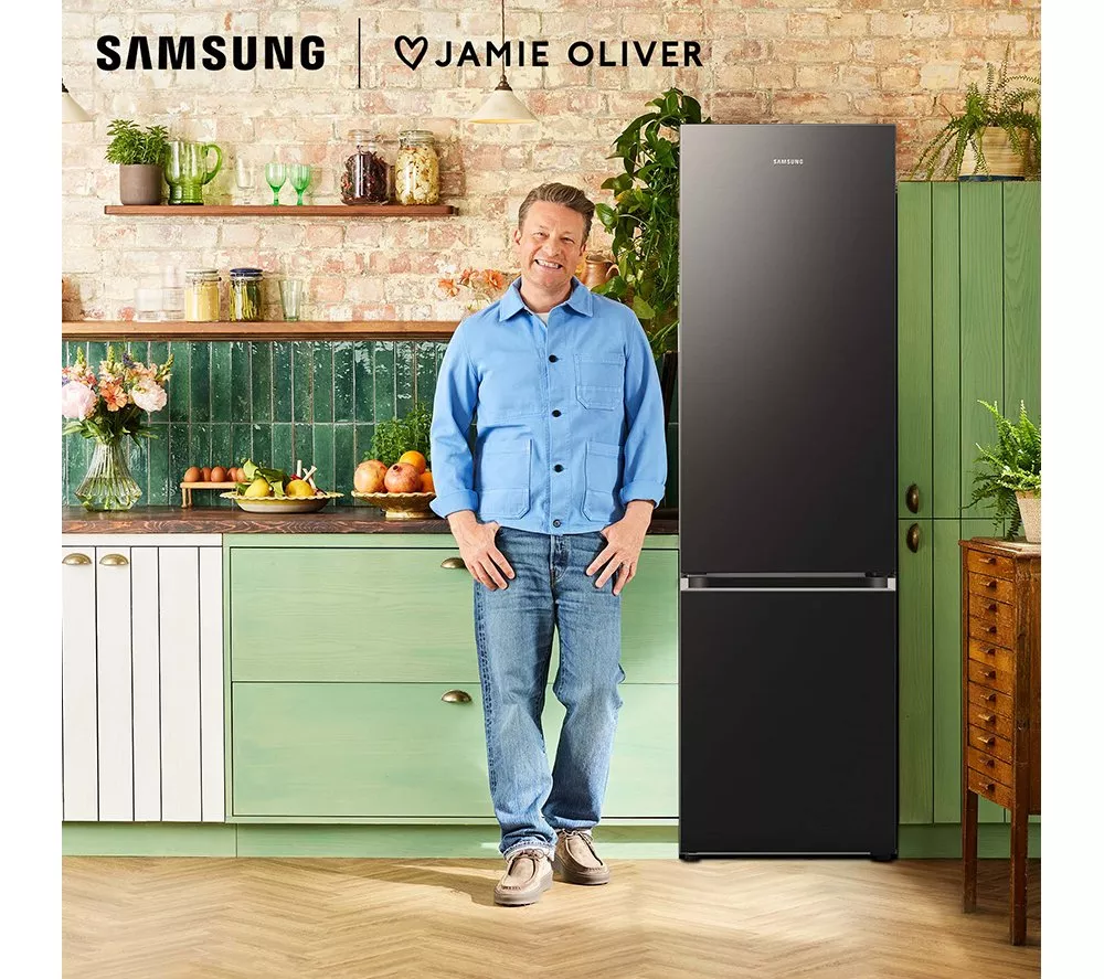SAMSUNG Series 8 SpaceMax RB38C607AB1/EU 70/30 Smart Fridge Freezer - Black