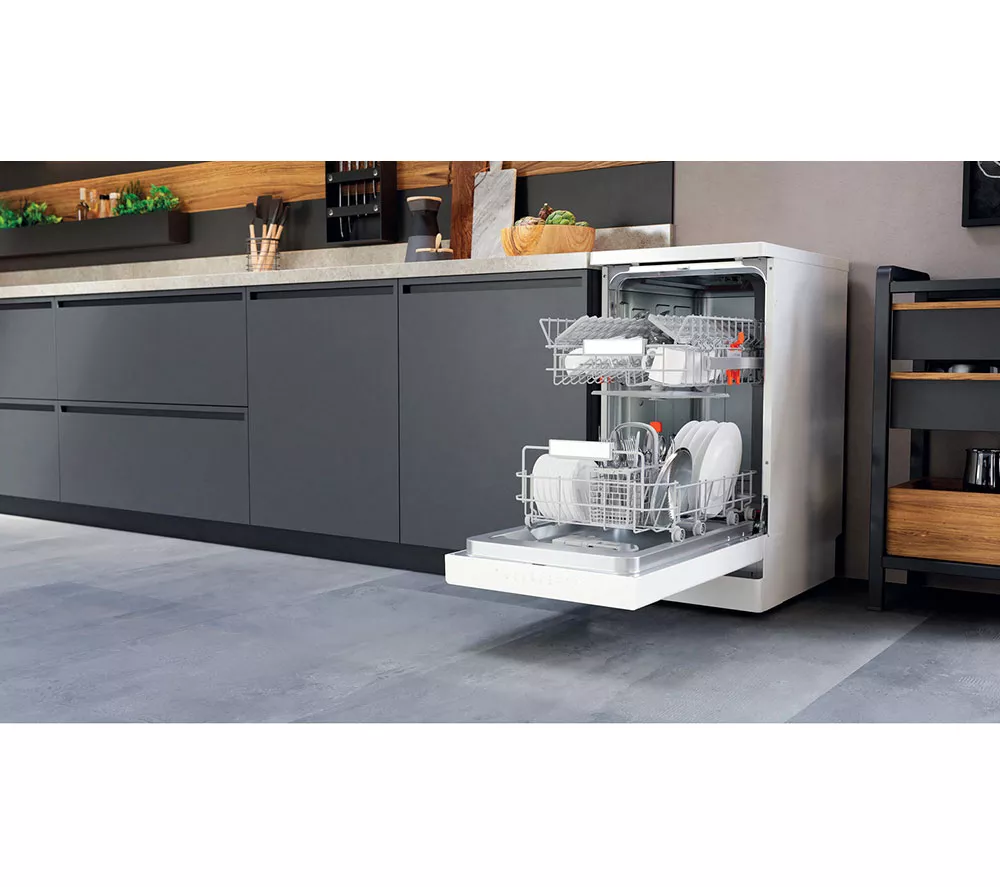 HOTPOINT HSFO 3T223 W UK N Slimline Dishwasher - White