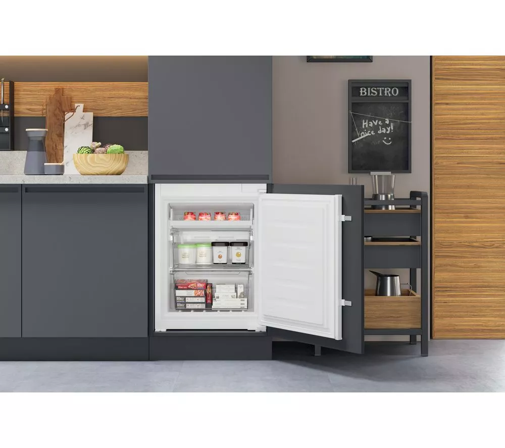 HOTPOINT Total No Frost HTC18 T322 UK Integrated 70 30 Fridge Freezer - Sliding Hinge