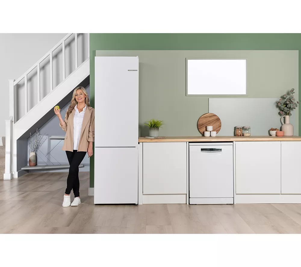 BOSCH Series 4 KGN392WDFG 70 30 Fridge Freezer - White