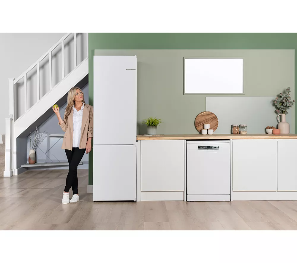 BOSCH Series 4 KGN392WDFG 70 30 Fridge Freezer - White