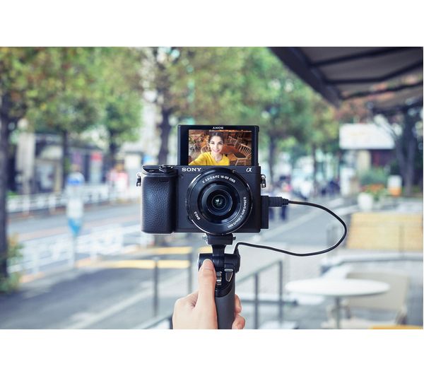 SONY a6400 Mirrorless Camera with E PZ 16-50 mm f 3.5-5.6 OSS Lens