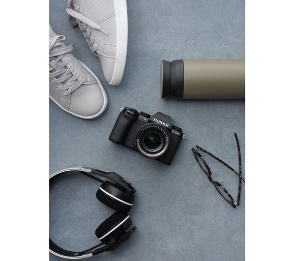 FUJIFILM X-S10 Mirrorless Camera with FUJINON XC 15-45 mm f 3.5-5.6 OIS PZ Lens