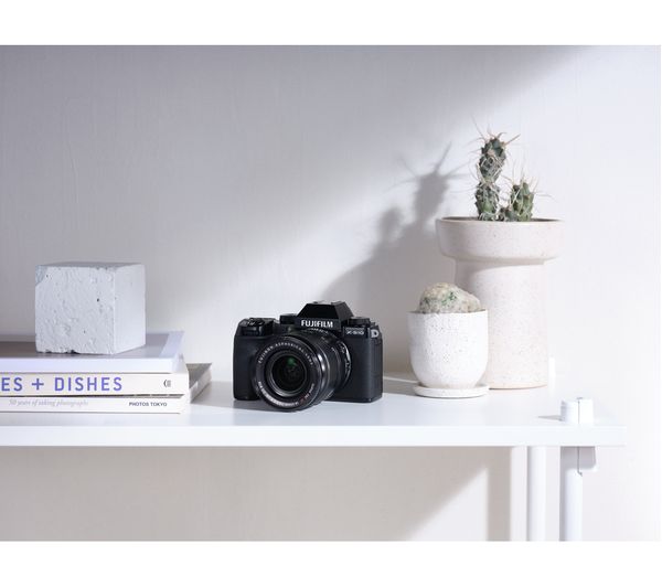FUJIFILM X-S10 Mirrorless Camera with FUJINON XC 15-45 mm f 3.5-5.6 OIS PZ Lens