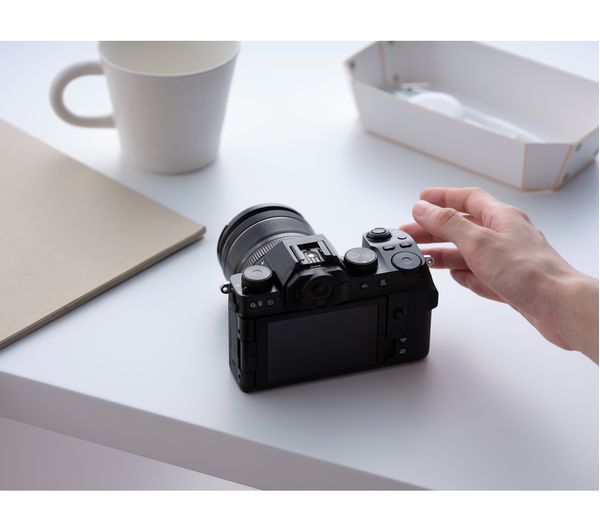 FUJIFILM X-S10 Mirrorless Camera with FUJINON XC 15-45 mm f 3.5-5.6 OIS PZ Lens