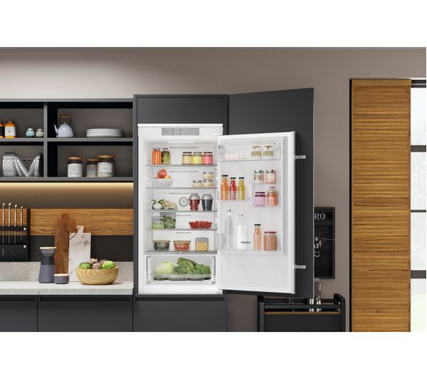 HOTPOINT HTC18 T532 Integrated 70 30 Fridge Freezer - Sliding Hinge