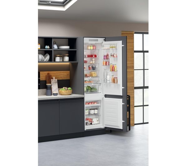HOTPOINT HTC20 T321 Integrated 70 30 Fridge Freezer - Sliding Hinge