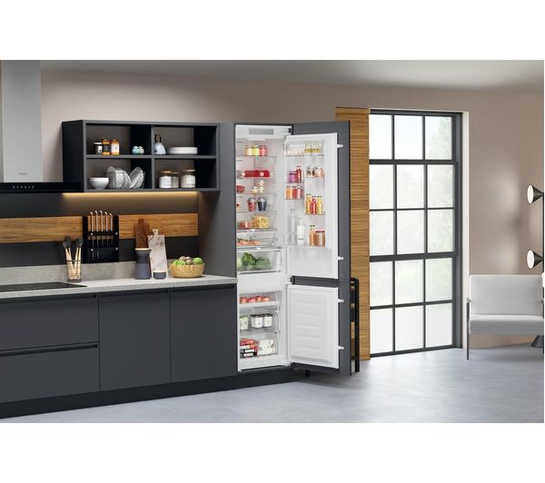 HOTPOINT HTC20 T321 Integrated 70 30 Fridge Freezer - Sliding Hinge