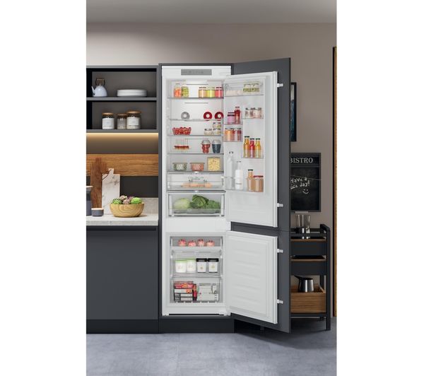 HOTPOINT HTC20 T321 Integrated 70 30 Fridge Freezer - Sliding Hinge
