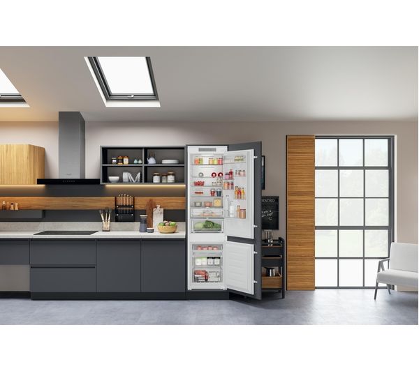 HOTPOINT HTC20 T321 Integrated 70 30 Fridge Freezer - Sliding Hinge