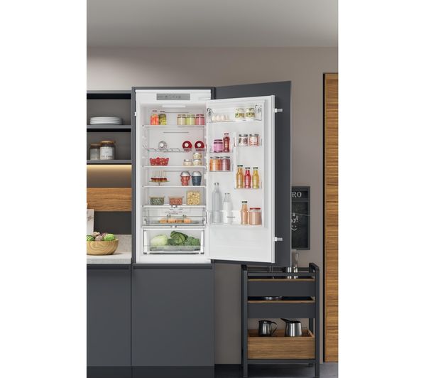 HOTPOINT HTC20 T321 Integrated 70 30 Fridge Freezer - Sliding Hinge