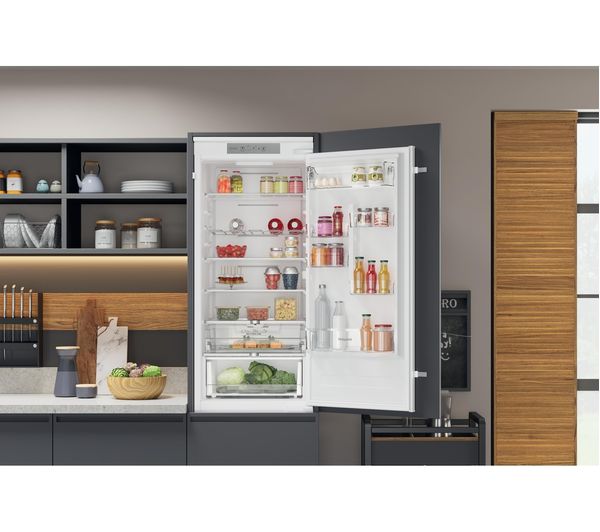 HOTPOINT HTC20 T321 Integrated 70 30 Fridge Freezer - Sliding Hinge