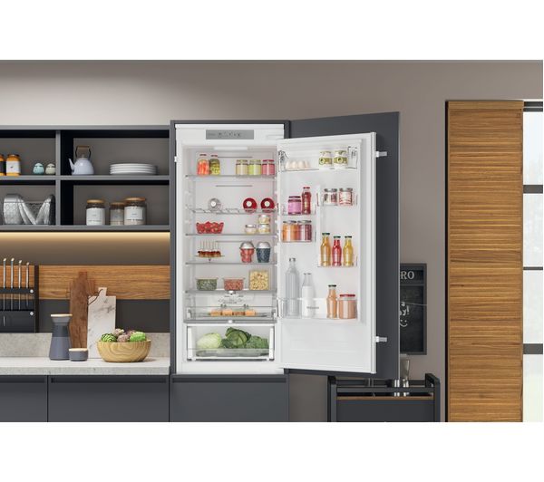 HOTPOINT HTC20 T321 Integrated 70 30 Fridge Freezer - Sliding Hinge