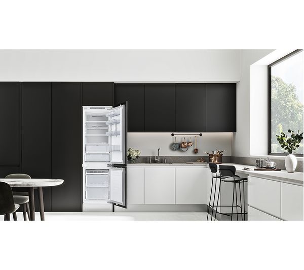 SAMSUNG SpaceMax BRB26615EWW EU Integrated 70 30 Fridge Freezer - Fixed Hinge